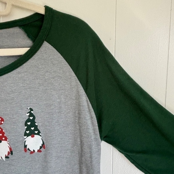 Cherryloom 3/4 sleeve rounded hem t-shirt with gnomes size 2XL (fits small) - Picture 5 of 7